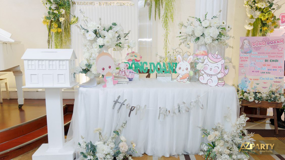 Khung ảnh lưu niệm dễ thương ghi lại khoảnh khắc đáng yêu của bé Đông Danh