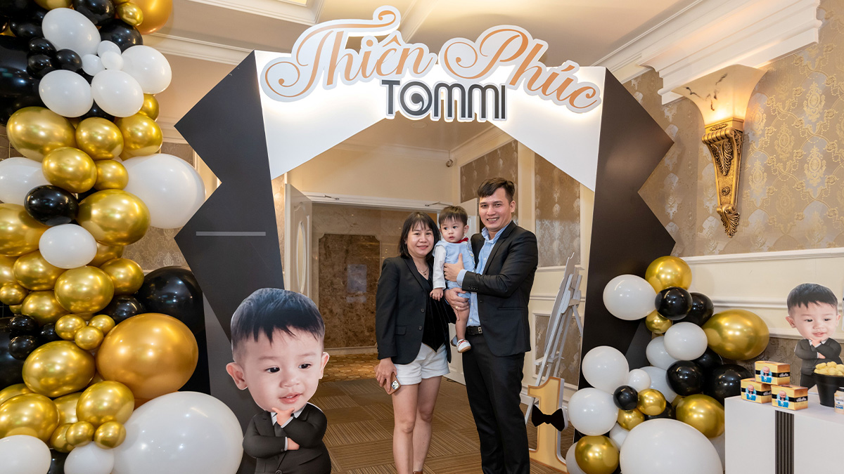 Toàn cảnh không gian trang trí thôi nôi bé Tommi chủ đề Boss Baby ấn tượng