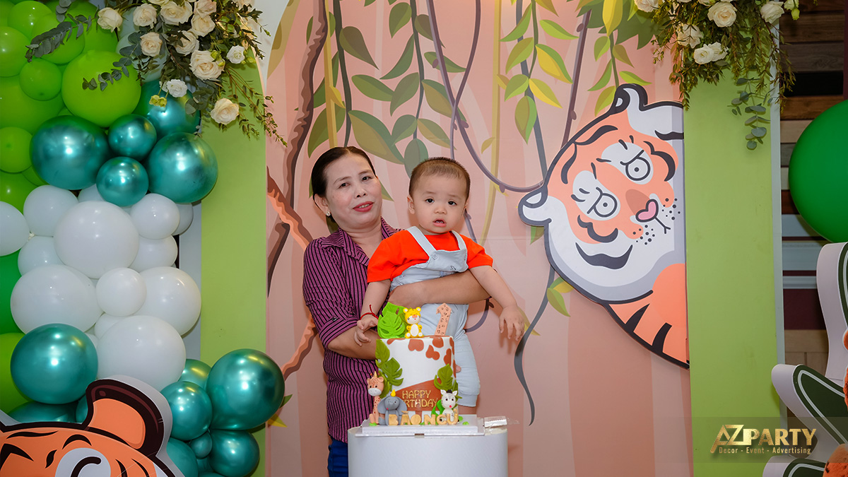 Backdrop trang trí thôi nôi rực rỡ và ấn tượng dành cho bé Đức Khang