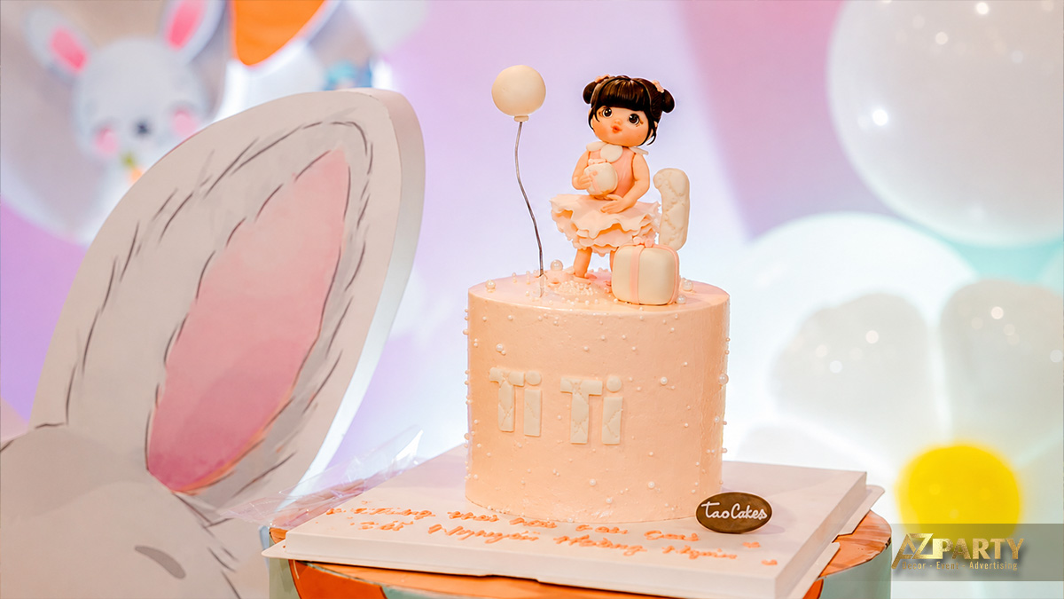 Toàn cảnh không gian trang trí tiệc thôi nôi lộng lẫy bé Hoàng Ngân