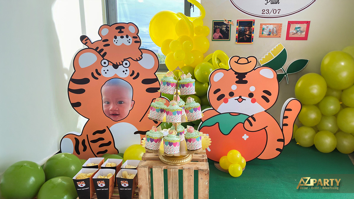 Toàn cảnh không gian trang trí tiệc thôi nôi concept Hổ uy phong cho bé Putin (Dương Phú Trọng)