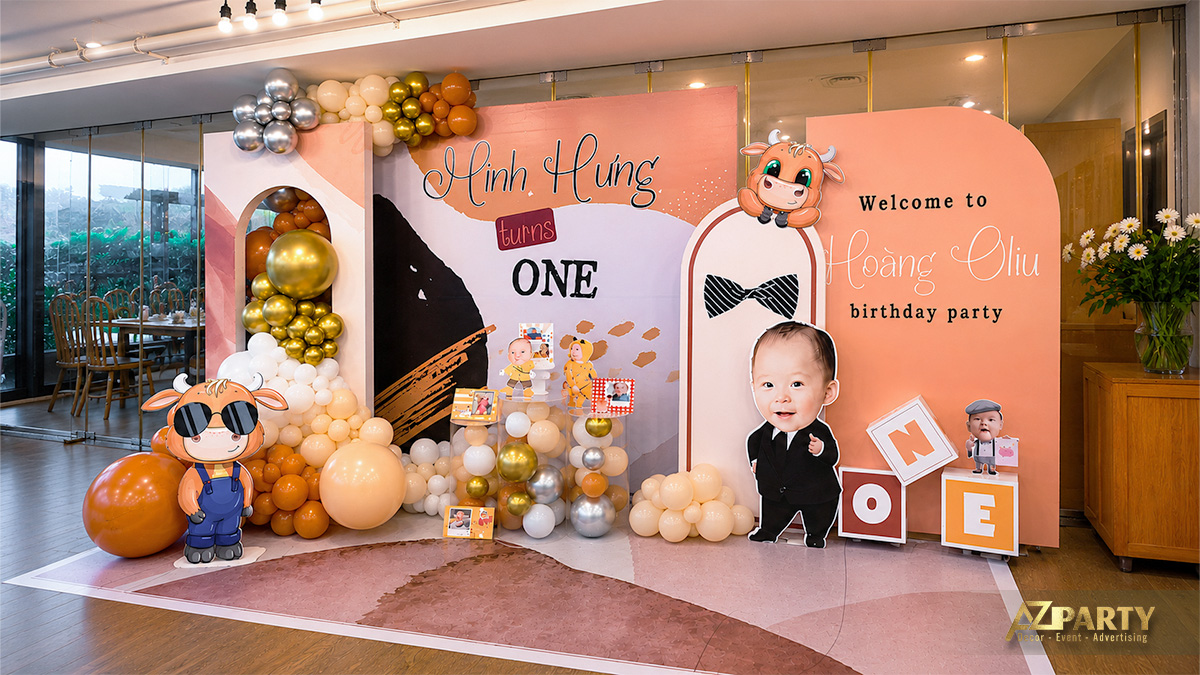 Backdrop trang trí thôi nôi rực rỡ dành cho bé Minh Hưng