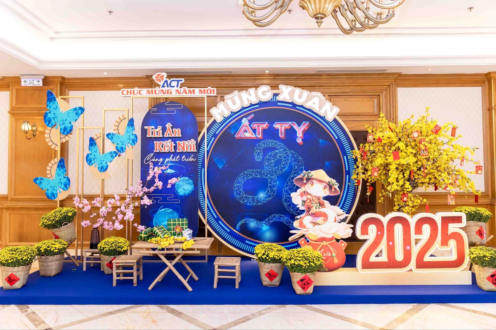 Gợi Ý Các Mẫu Backdrop YEP Đẹp – Điểm Nhấn Check-in Ấn Tượng Cho Sự Kiện Cuối Năm