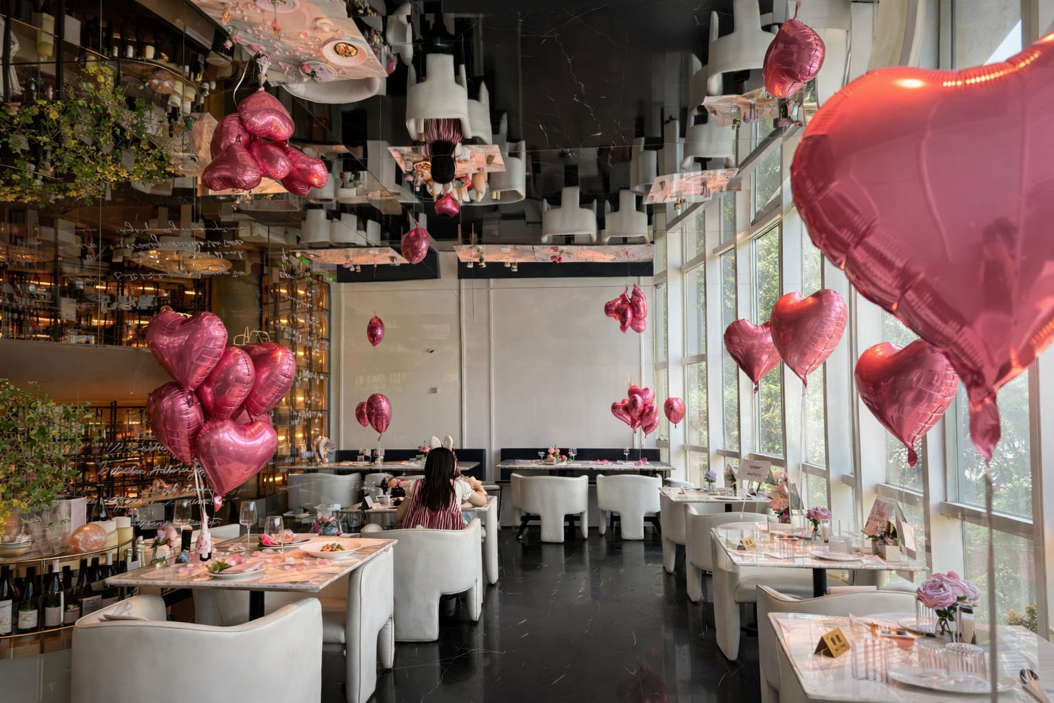 Trang Trí Valentine Nhà Hàng, Quán Cafe - Đón Mùa Yêu Nồng Cháy