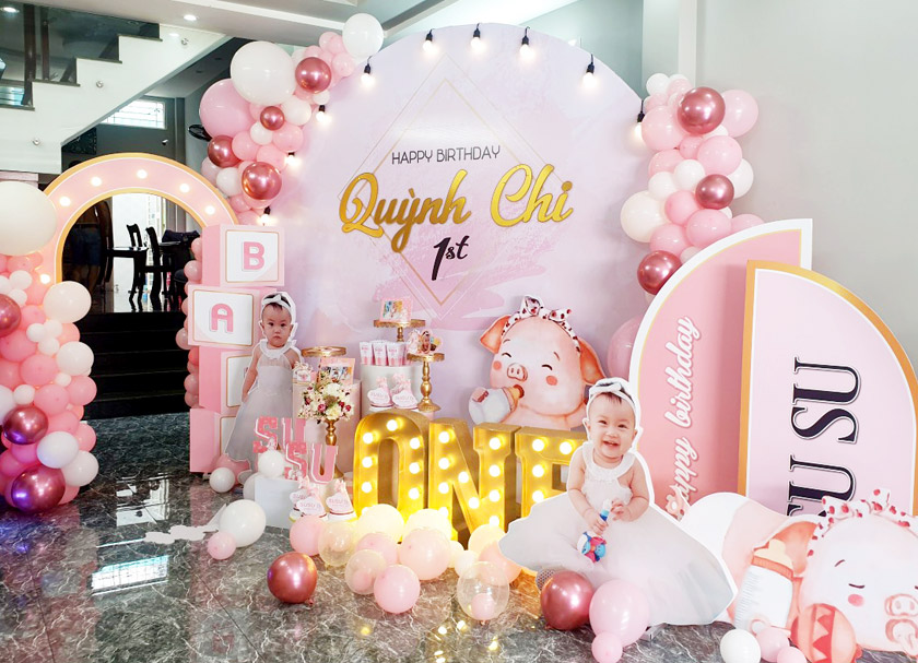 Trang trí sinh nhật màu hồng cho bé gái, trọn gói thiết kế decor sinh nhật bé gái