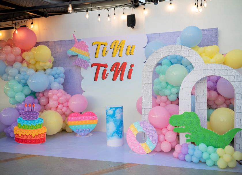 Trang trí sinh nhật Tinu & Tini – chủ đề Unicorn and Dino popit candy