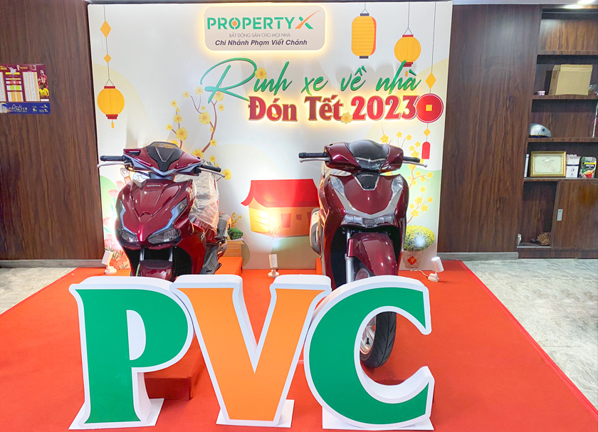 Booth trưng bày giải thưởng tết tại PropertyX Phạm Viết Chánh