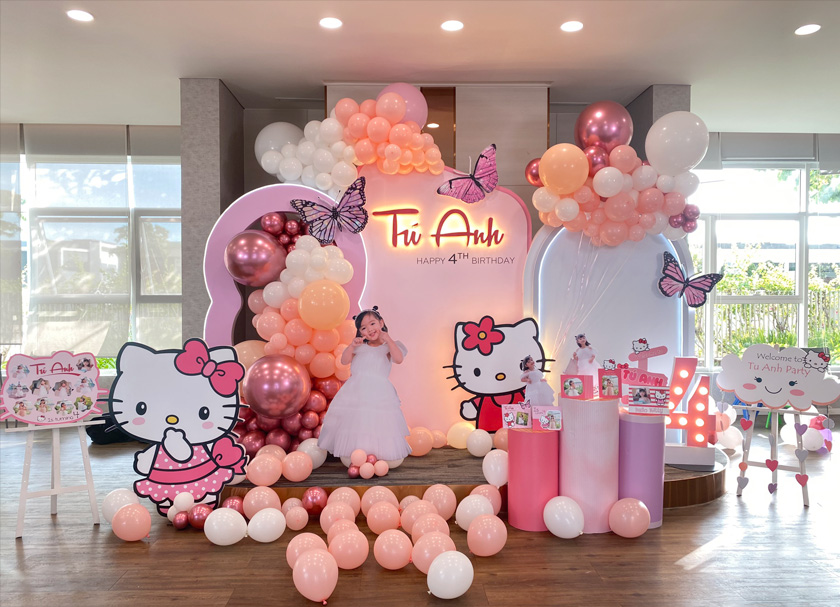 Tiệc sinh nhật tràn ngập sắc hồng cùng mèo Hello Kitty xinh xắn