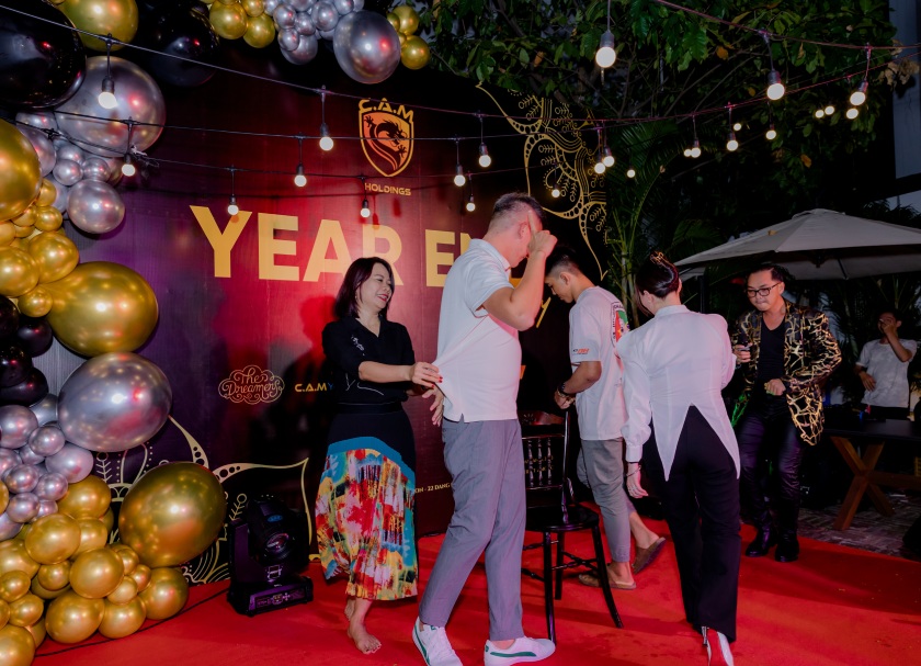 Kịch bản hấp dẫn cho đêm tiệc Year End Party thêm thú vị