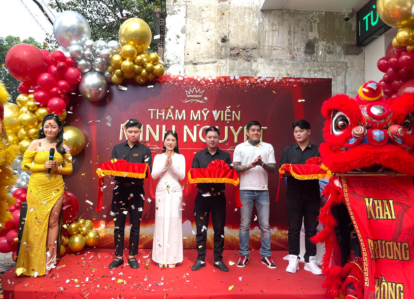 Nhộn nhịp ngày lễ khai trương thẩm mỹ viện Minh Nguyệt