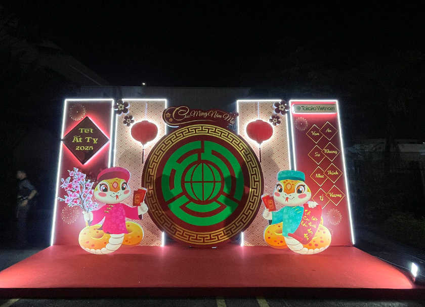 Công ty Takako chào xuân với tiểu cảnh trang trí tết lộng lẫy
