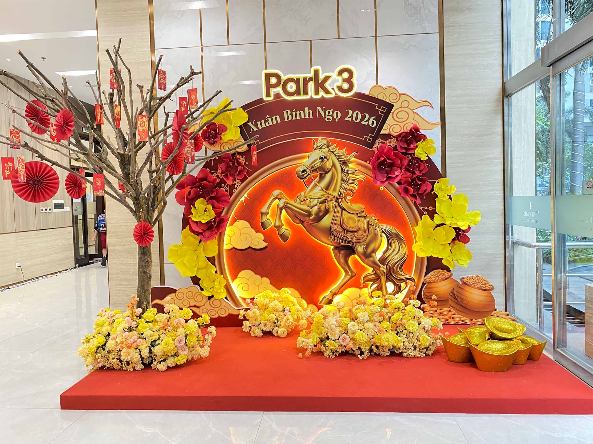 Khai Xuân Thịnh Vượng – Tiểu Cảnh Tết Rực Rỡ Sắc Xuân Tại Vinhomes Park 3