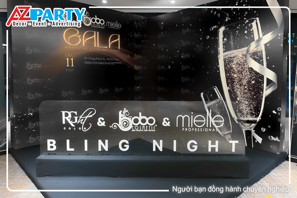 Booth checkin sự kiện tone đen sang trọng của thương hiệu Bobo cosmetic