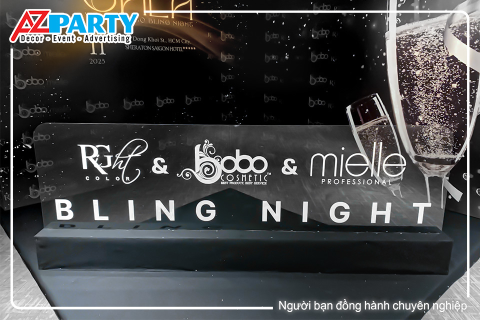 Cận cảnh chi tiết bảng tên sự kiện 