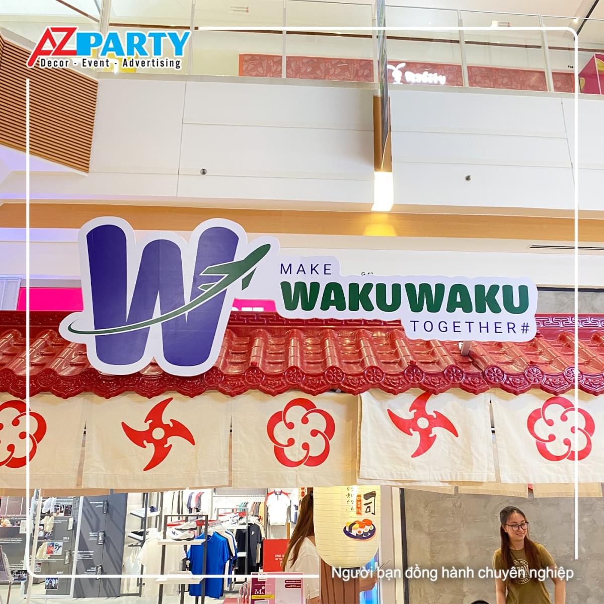 cận cảnh logo của wakuwaku được làm bằng chất liệu formex dán decal