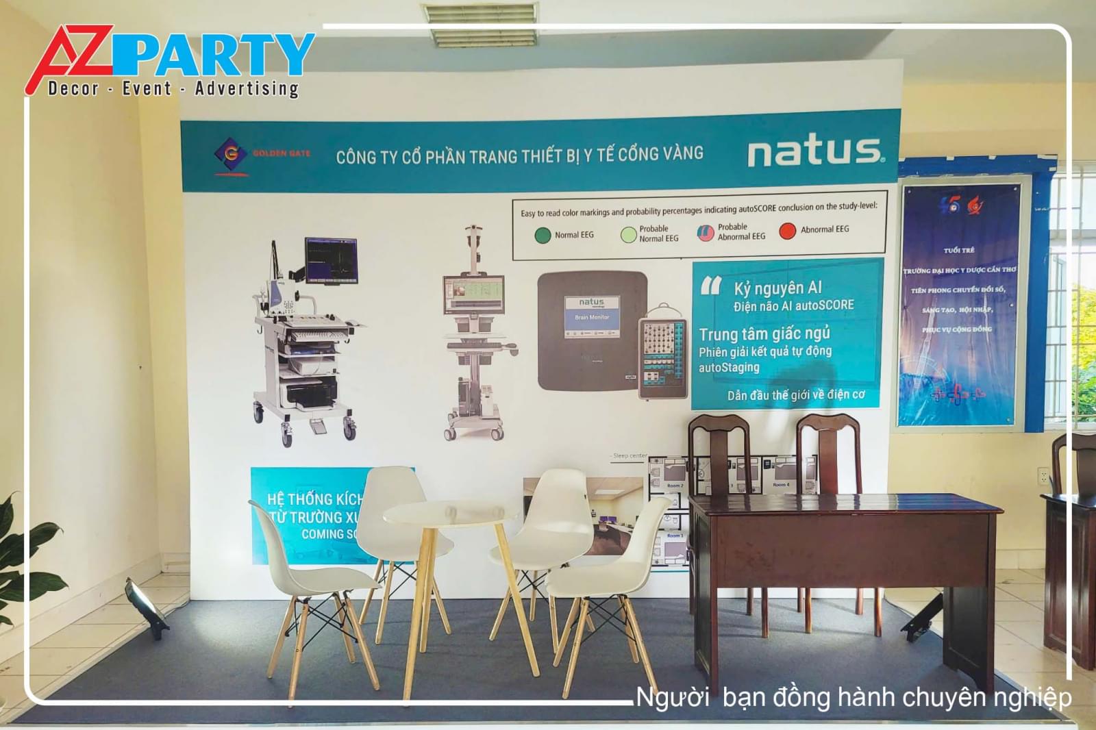 mặt chính diện booth Công Ty Trang Thiết Bị Y Tế Cổng Vàng khi lên đèn