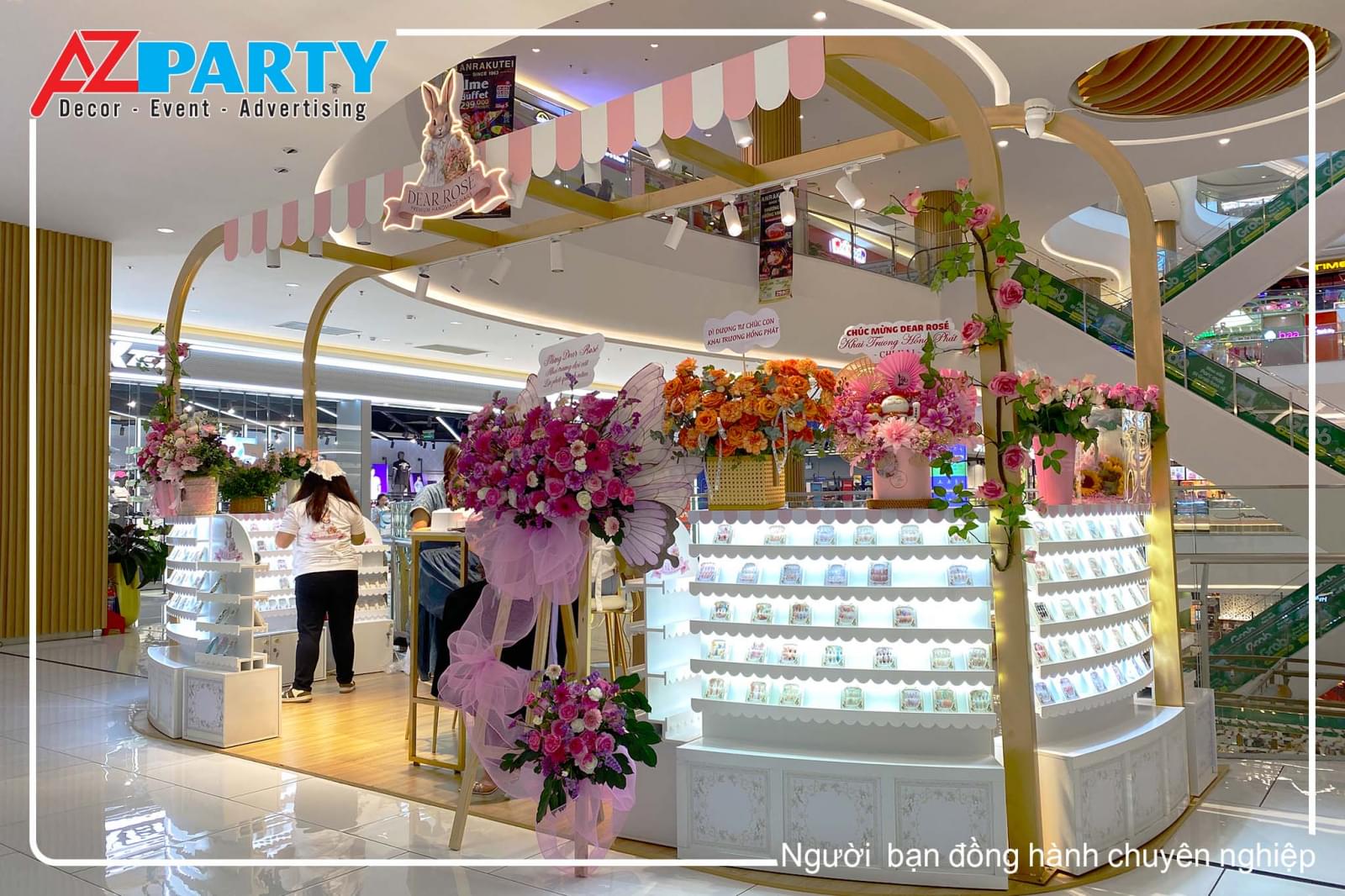 cận cảnh mặt góc phải booth Dear Rosé
