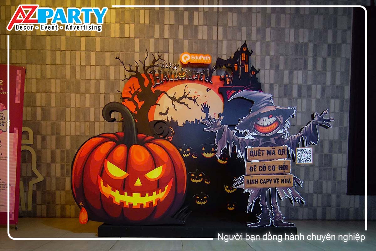cận cảnh tiểu cảnh halloween Edupath, nổi bật với hình ảnh ma mị của quả bí ngô