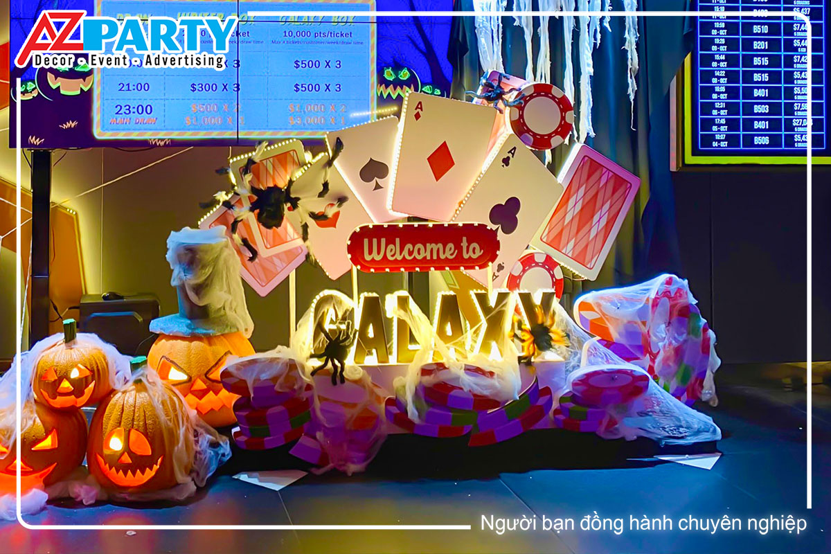 chữ Galaxy cùng mạng nhện, bí ngô