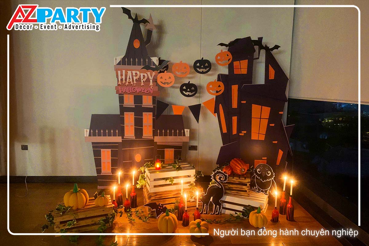 tiểu cảnh halloween với tone màu đen, cam, lâu đài, có các họa tiết như bí ngô, con ma, mèo đen, cú đen