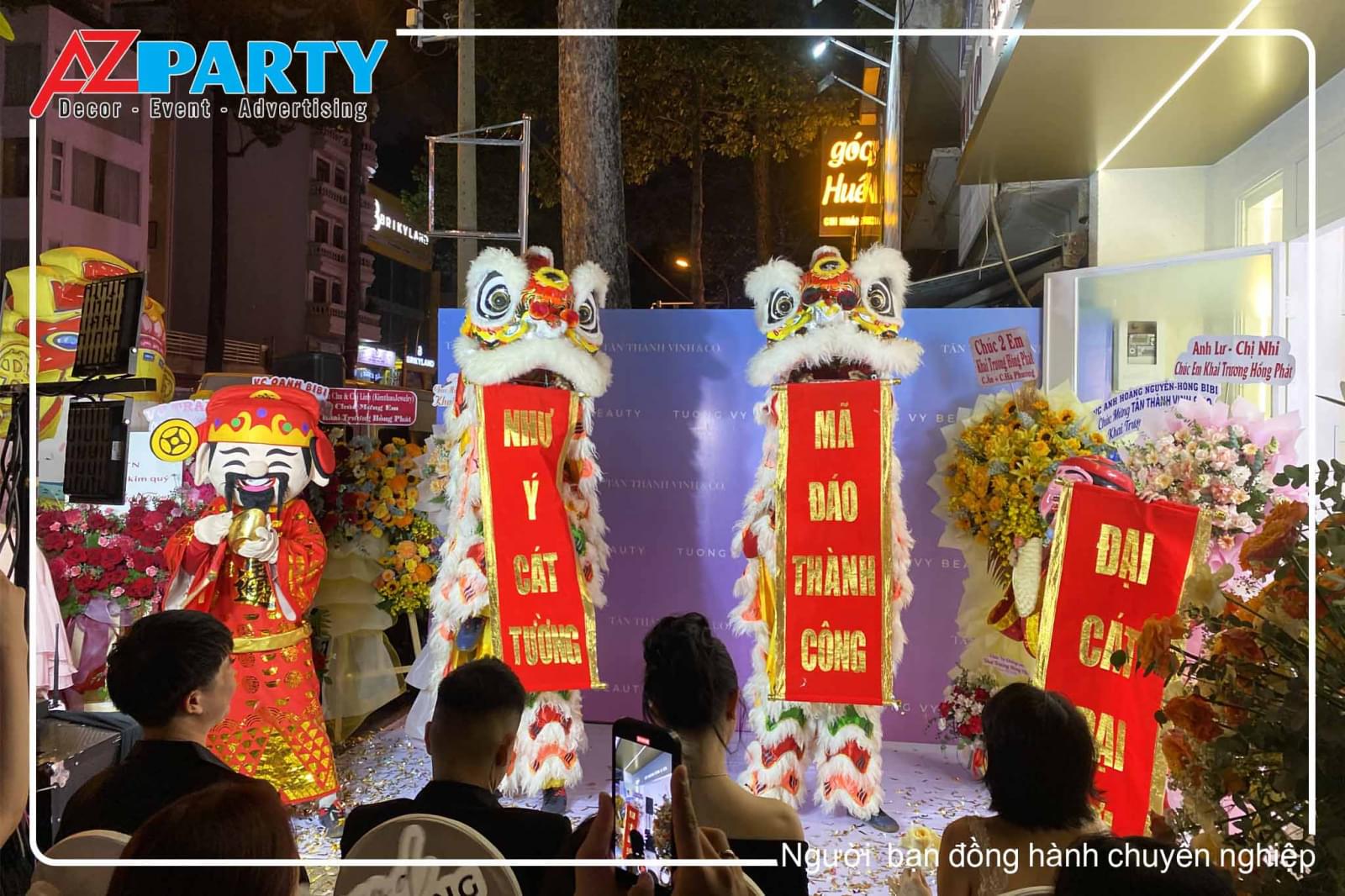 Múa lân khai trương náo nhiệt 