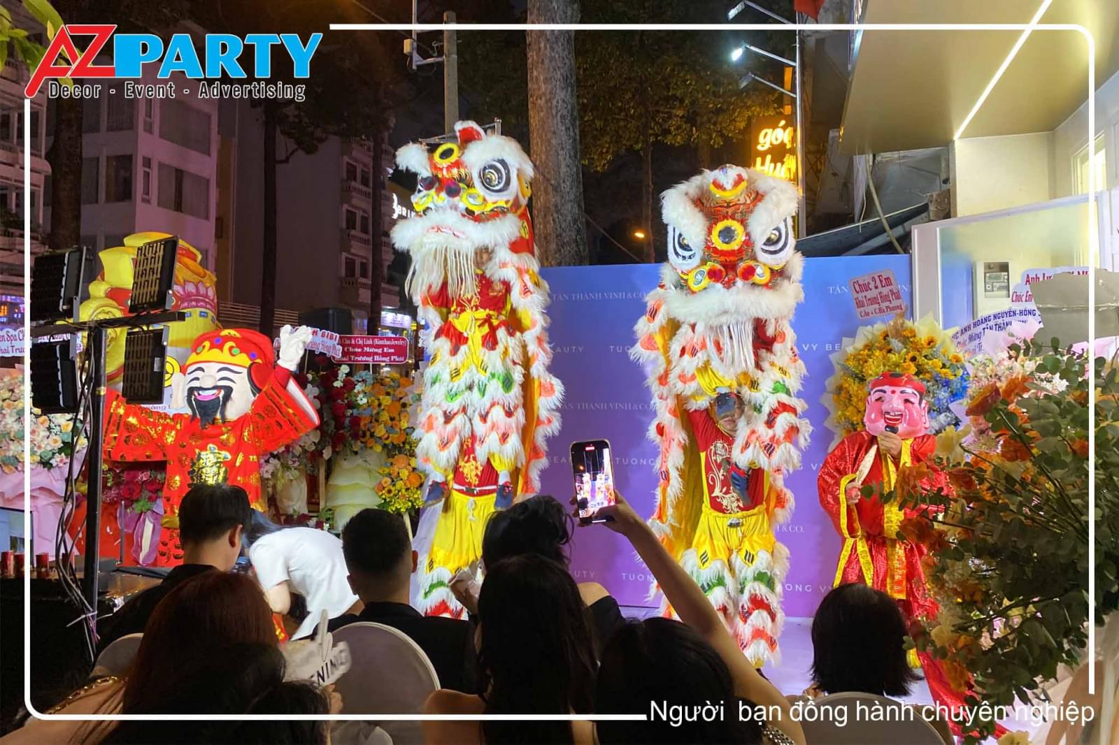 Múa lân trong lễ khai trương 
