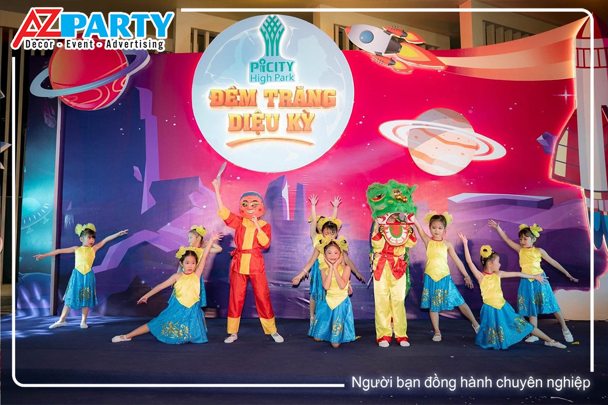 Tiết mục múa dân gian của các em thiếu nhi