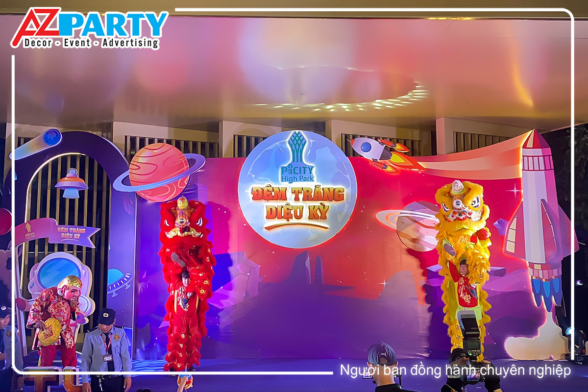 Tiết mục múa lân, rước đèn kết thúc đêm hộ trăng rằm