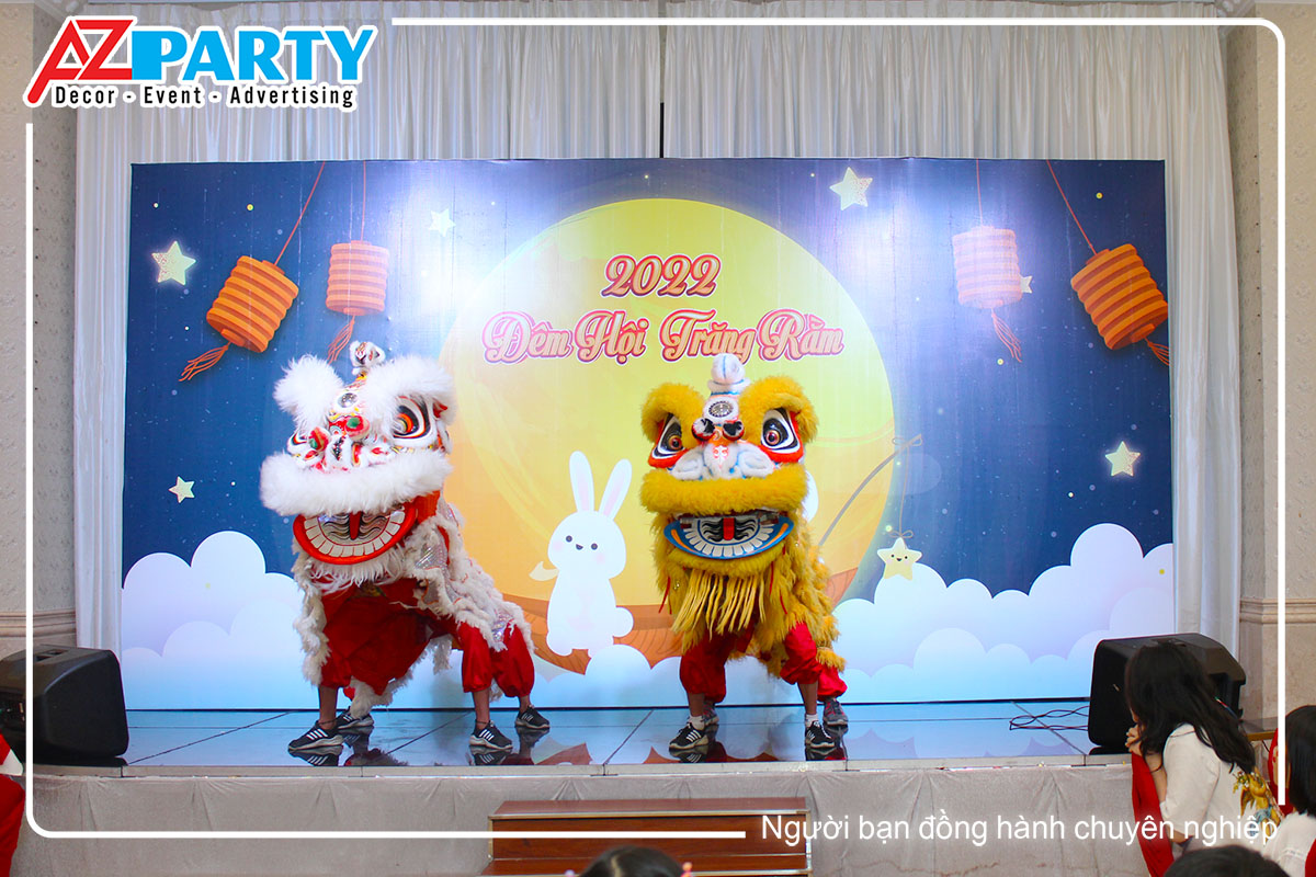 Tiết mục múa lân trên sân khấu