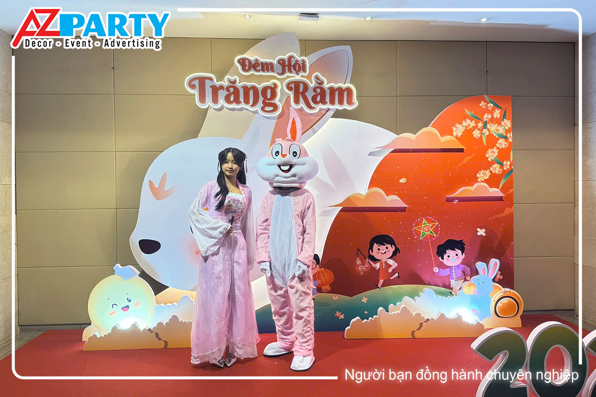 Chị Hằng và Thỏ mascot