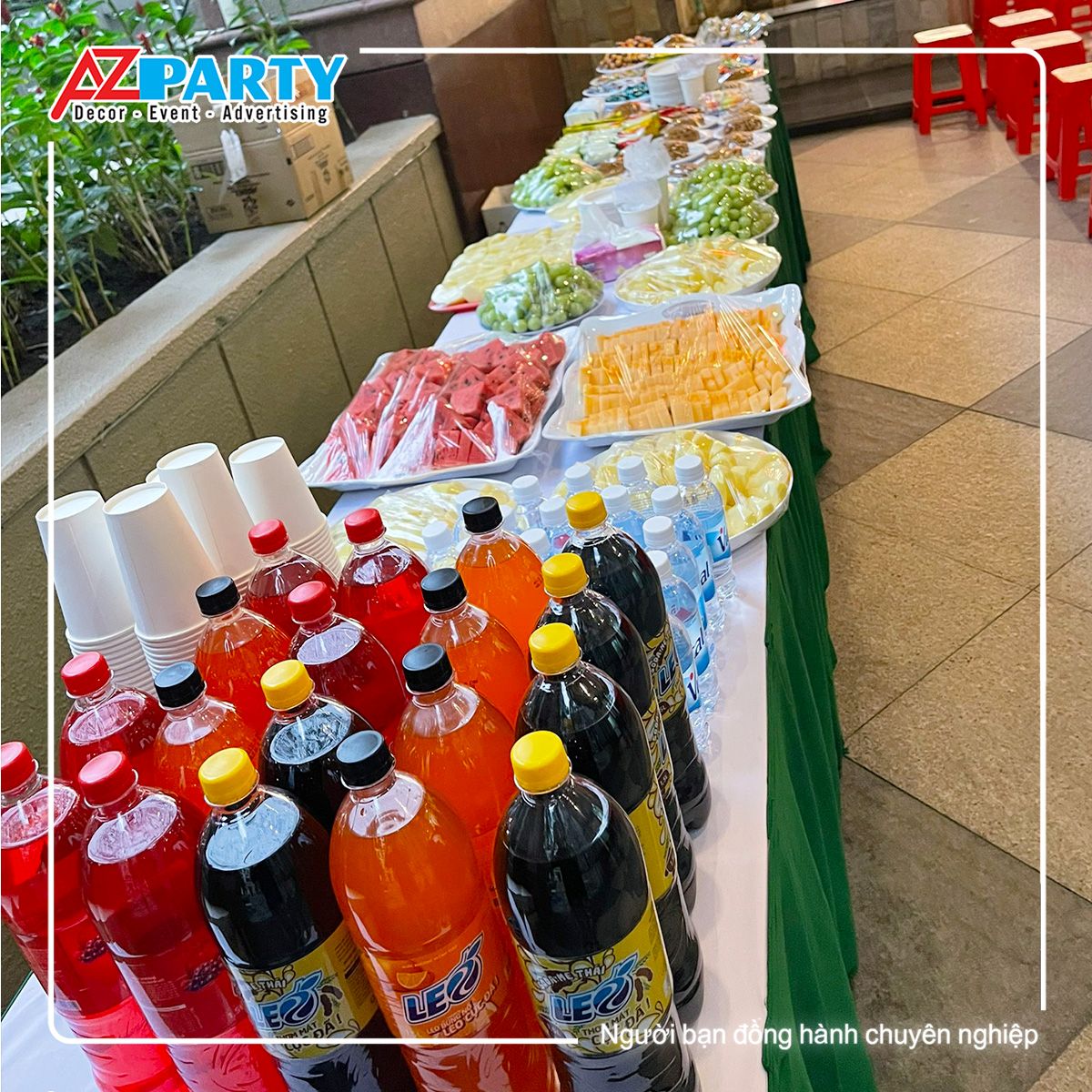 Bàn cổ trung thu gồm nước và trái cây