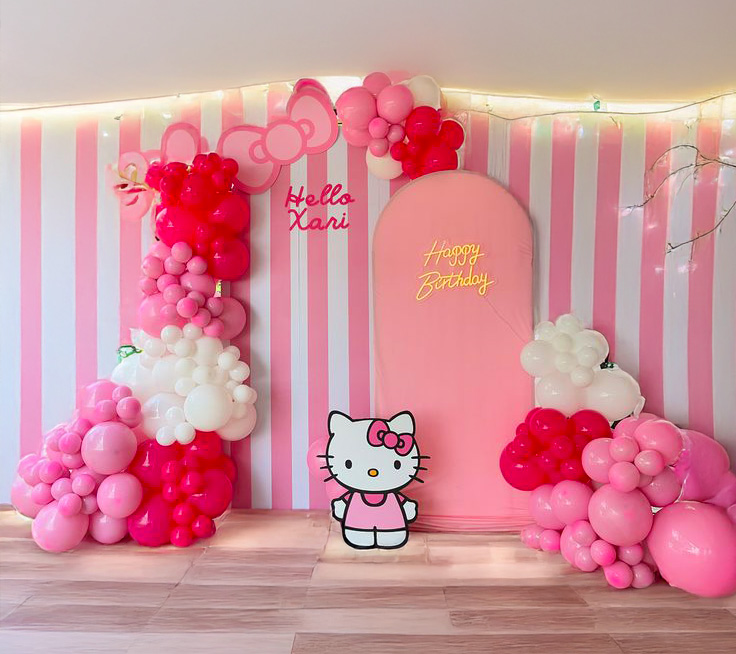 mẫu sinh nhật hello kitty nhỏ, dễ thương, nổi bật với hình chú mèo chibi nhỏ nhắn ở giữa