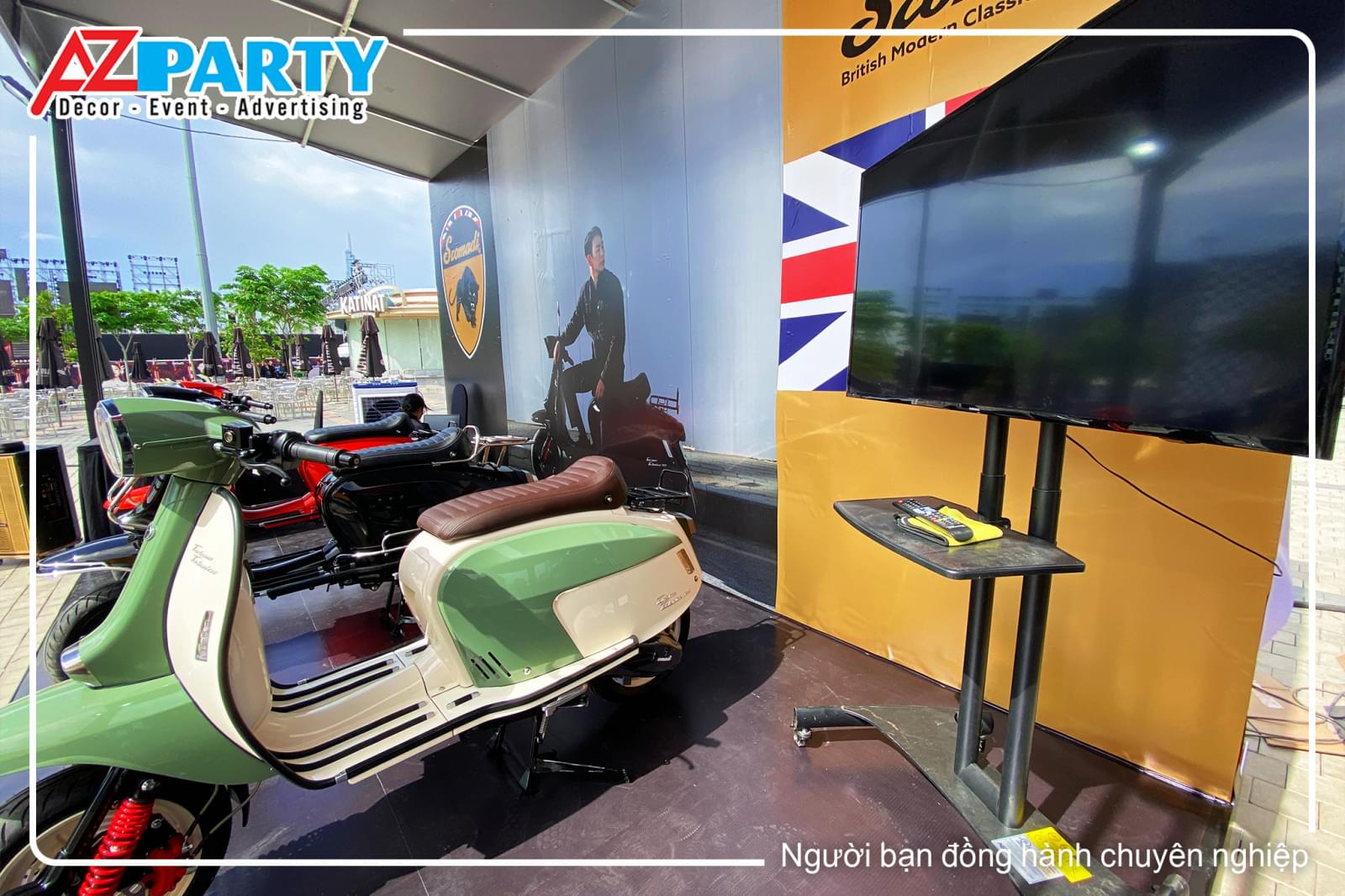 Booth còn được lắp thêm tivi để tăng sự thu hút