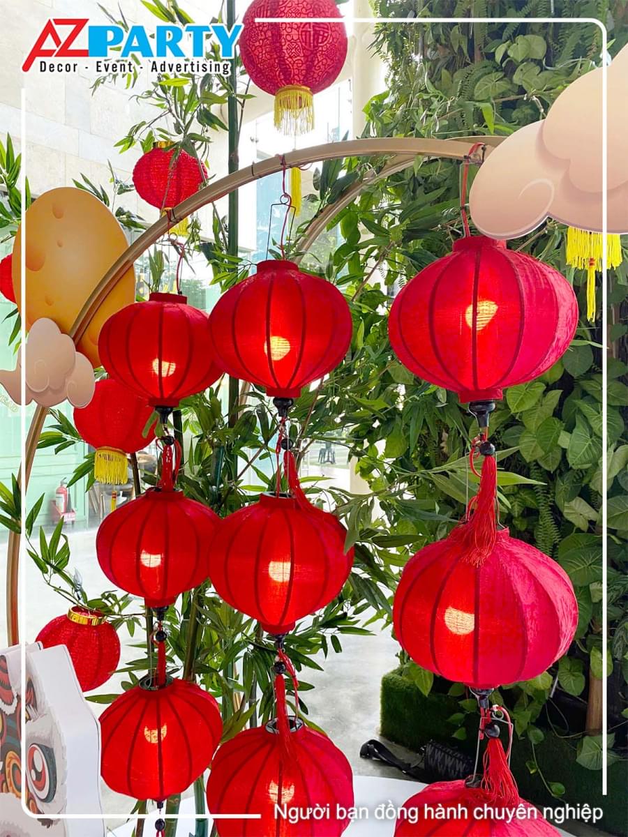 lồng đèn màu đỏ nổi bật