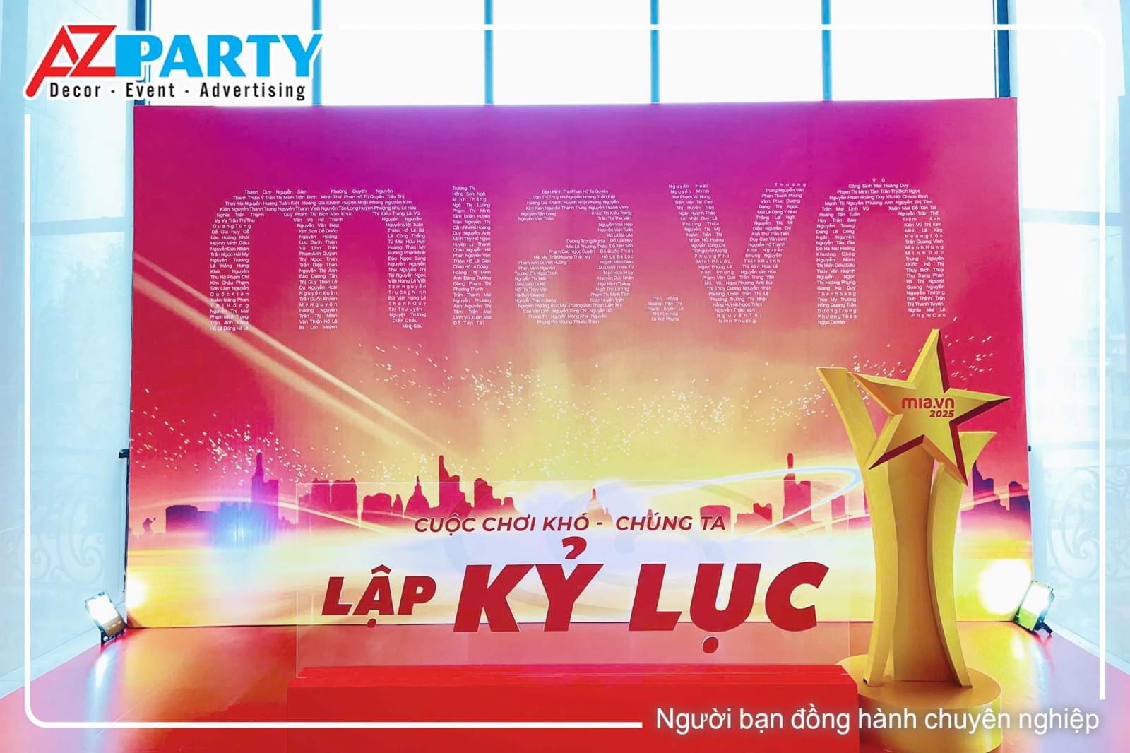 Mẫu Booth YEP (Tất Niên) tone đỏ rực rỡ tại sự kiện YEP của MIA