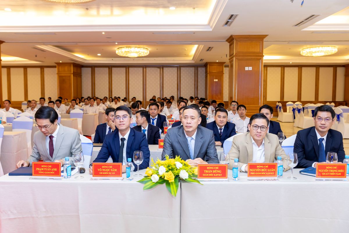 Đội ngũ ban lãnh đạo công ty ACT  trong buổi tiệc