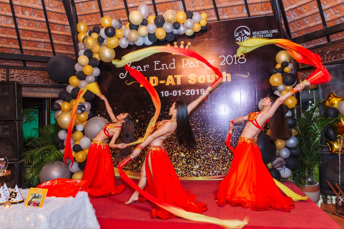 Tiết mục múa belly dance sôi động mở màn chương trình