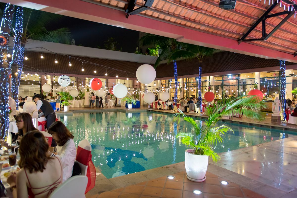 toàn cảnh không gian buổi tiệc tất niên pool party của Ikorn Solutions