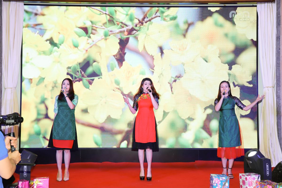 tiết mục hát tam ca 