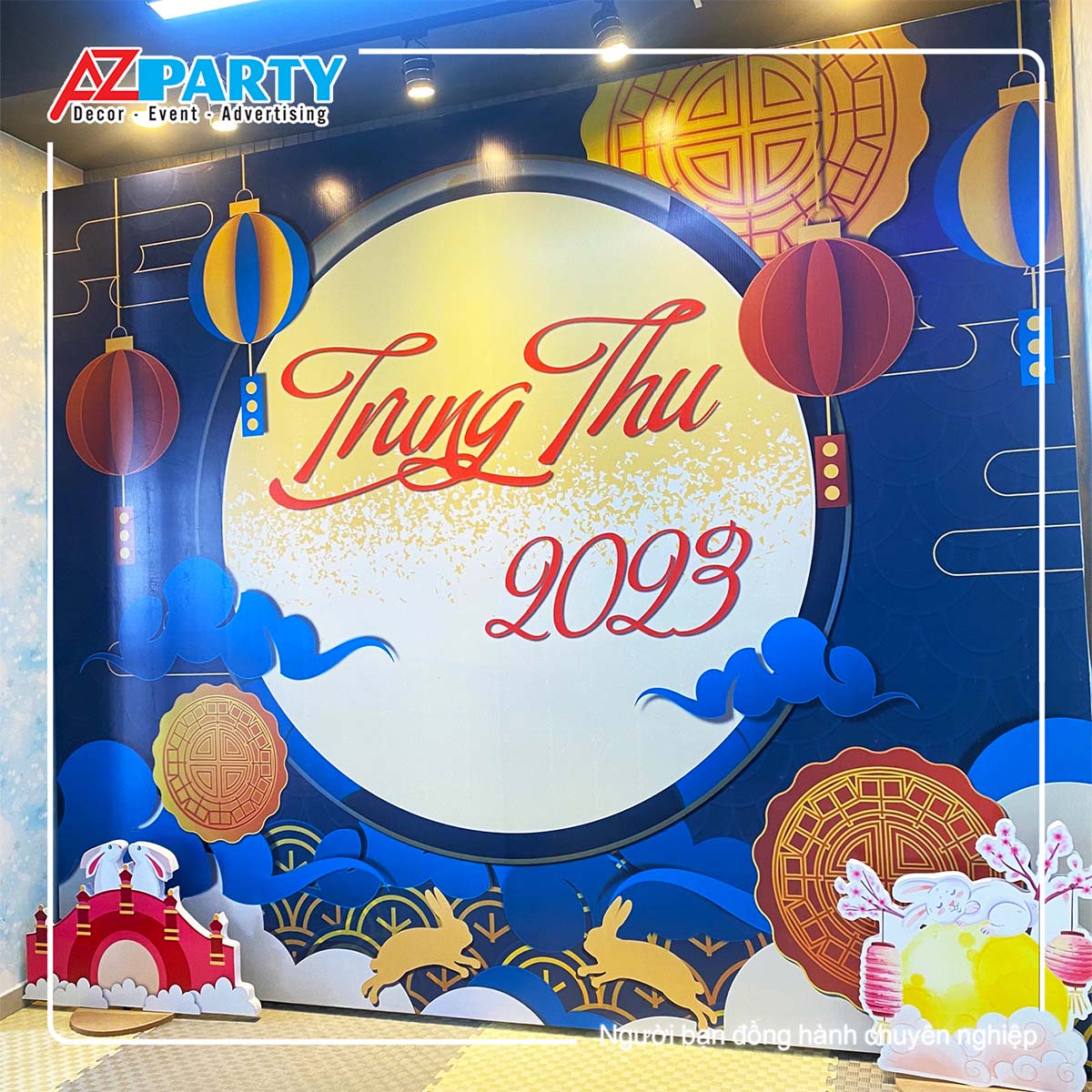 chi tiết lồng đèn trang trí giúp backdrop thêm ấn tượng