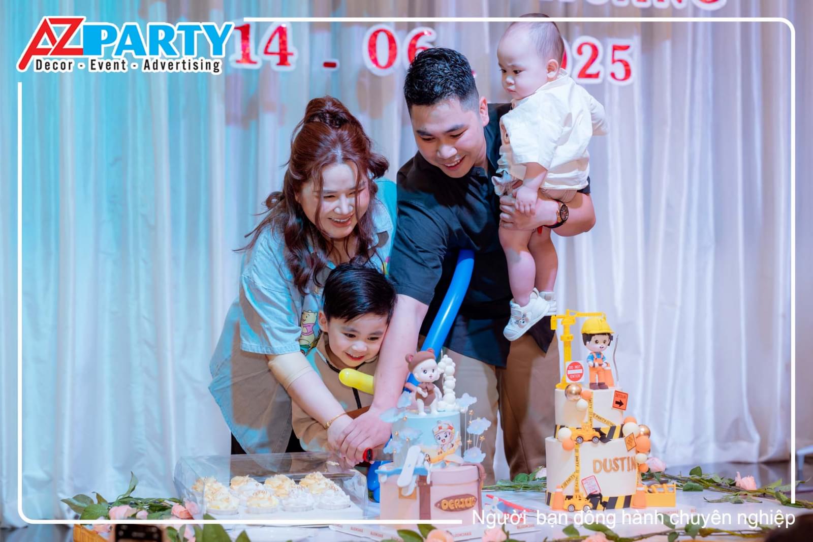 Gia đình bánh sinh nhật 
