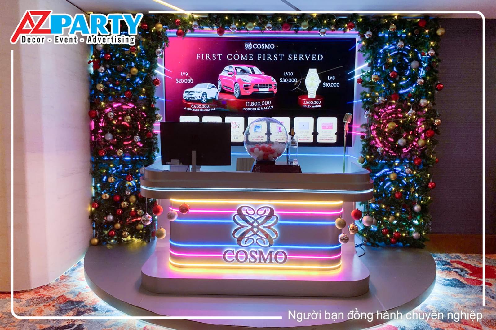 Trang trí châu lấp lánh tại quầy lễ tân