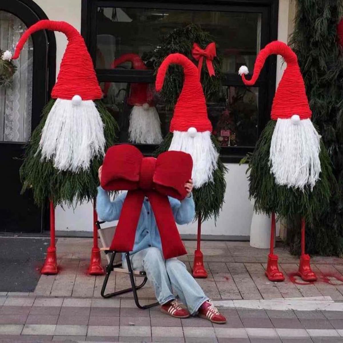 Decor noel thần lùn canh cửa 