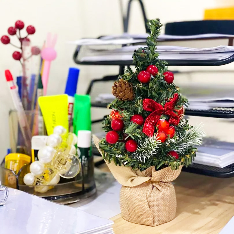 cây thông noel mini trang trí bàn làm việc 