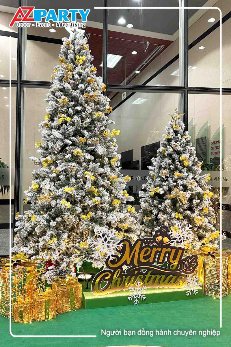 trang trí cây thông phủ tuyết 2m5
