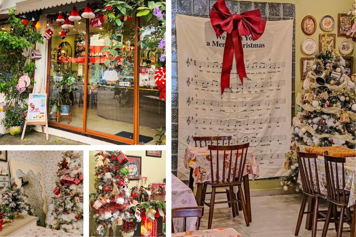 Không gian quán cà phê trang trí Giáng sinh với cây thông, hộp quà, nơ đỏ lớn và bảng nhạc treo tường. Bên ngoài cửa kính được điểm xuyết bằng các vật trang trí nhỏ, tạo cảm giác ấm cúng và thân thiện cho mùa lễ hội.