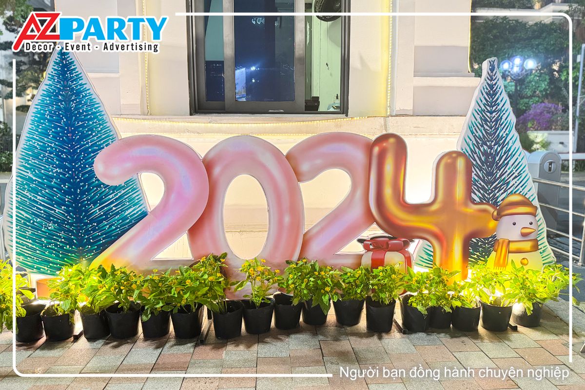 dòng số 2024 đặt tại chân cổng với màu hồng pastel và vàng gold