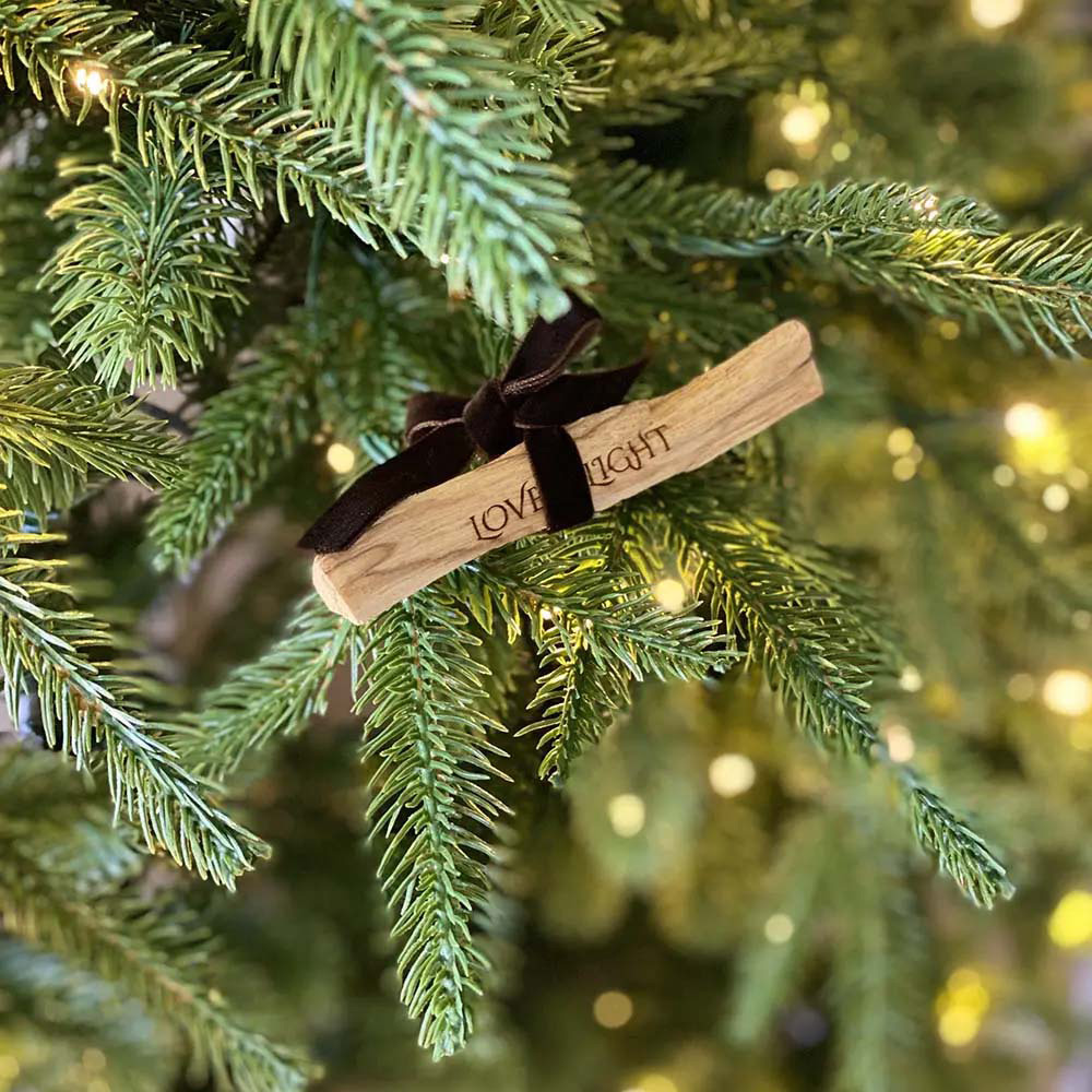 Lá thông chất liệu PE