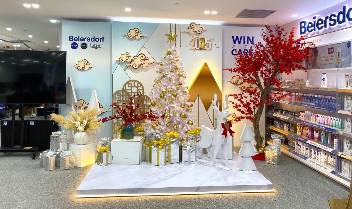 Tiểu cảnh noel tại Ignation Group theon tone màu trắng