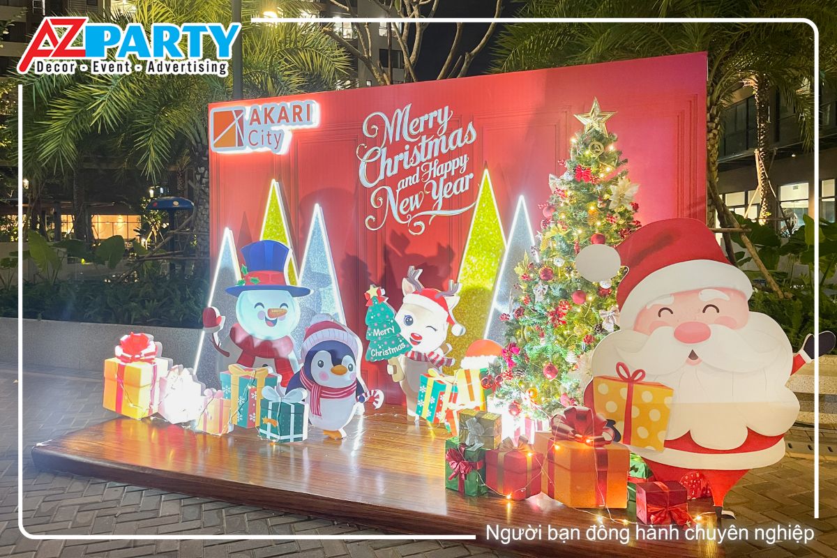 Góc chụp bên phải của tiểu cảnh, điểm nhấn là ông già noel với bộ râu dài và bộ đồ màu đỏ,trên tay đang cầm hộp quà giáng sinh